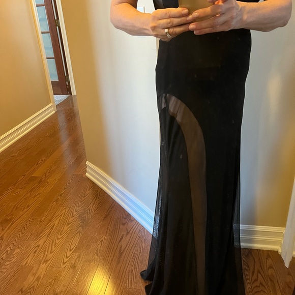 Woman’s gown - Picture 4 of 7